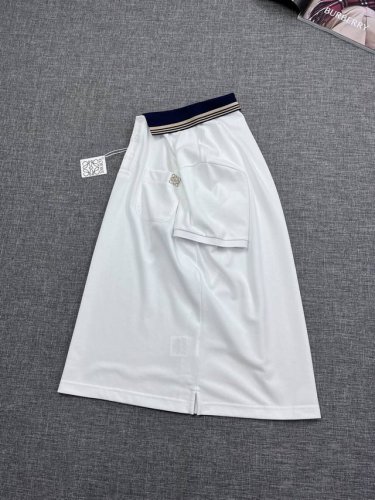 Loewe 罗意威男士时装款短袖翻领Polo衫，香港洋行渠道货，经典明星级单品，广告画册形象大片搭配款，颜值系与品质兼备的一款Polo衫！每一季男装的出现都备受