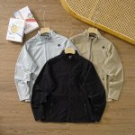 供200 品牌：迪桑特 Descente 尺码：M-L-Xl-Xxl 颜色：黑色-灰白色-卡其色 类型：男士户外轻薄四面弹夹克外套 材质：弹力梭织面料 领型：立