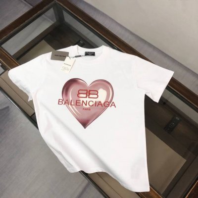 Balenciaga 巴黎世家 25Ss夏季新款圆领短袖T恤 270克重磅高端纯棉面料 手感质感都极完美 修身裁剪设计干净利落 时尚又好看 走线做工非常精致 版
