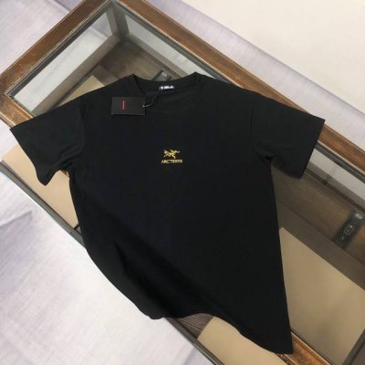 Arcteryx 始祖鸟 24Ss夏季新款圆领短袖T恤！270克重磅高端纯棉面料，手感质感都极完美！修身裁剪设计干净利落！时尚又好看！走线做工非常精致！版型效果