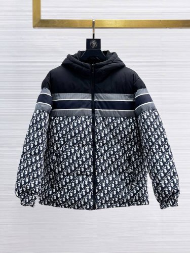 p480 迪奥 三标齐全 2025Ss冬季新款双面羽绒棉服外套，秀场新品品相非常完美，舒适保暖，色泽饱满诱人，非常出彩的设计，轻松将时髦感进阶，做工极为考究严谨