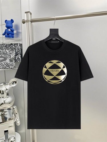 prad*普拉达25Ss新款短袖 最高版本泡沫印花经典Logo图案 高标准定制 上身非常有型 客供进口高档280克纯棉面料质感非常细腻 细节工艺精湛考究 塑造性