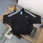 p220 2025新款Adidas阿迪达斯经典刺绣三叶草休闲情侣立领夹克外套，采用爽滑亲肤梭织面料，面料厚实立体感更强，体感更舒服，定位裁剪，费时又废料，立体饱