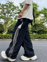 阿迪达斯Adidas刺绣夏季拉链三条杠长裤设计速干裤子男潮牌宽松直筒百搭休闲运动长裤 双针走线双拉链侧边三条杠工艺非常做工精细扎实非普通工艺可比！ 此款采用冰丝