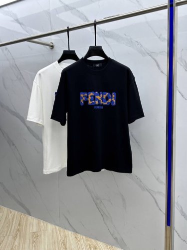 fendi*芬迪 2025Fw春夏新品圆领打底外穿T恤，立体感Logo常规半袖纯棉打底T恤，棉，手感面糯有骨感，柔而有韧性。工艺处理，韧性和抗皱性能得到大幅度提