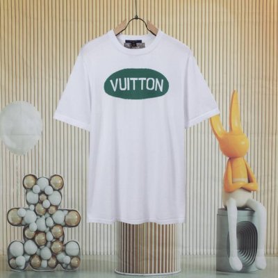 Louis Vuitton 路易威登提花款，此款针织短袖经典版型 采用提花针织工艺完成前幅Logo提花设计工艺 面料舒适 手感极佳 搭什么都时尚感倍佳 做工细节