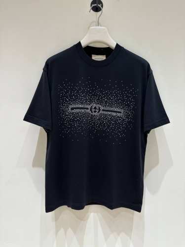 新品 T9- Gu家时装款纯棉圆领短袖T恤，香港洋行渠道货，经典明星级单品，25年春夏新品！ 客供埃及进口顶级面料，甄选尼罗河区域光照极好的上等棉花原料，经过意