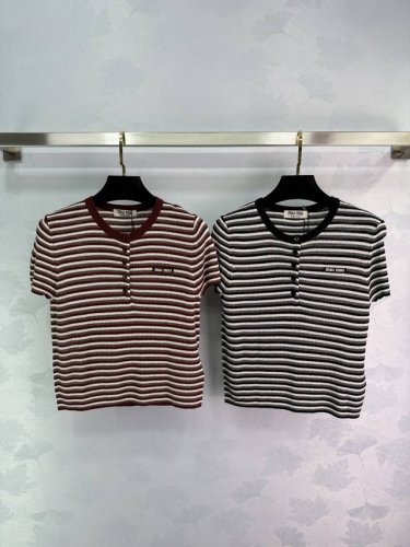 25早春Miumi*女装官方新款，圆领小条纹间色，字母章仔，高级通勤时尚百搭 2色3码Sml 。 P180