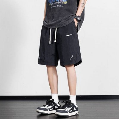 上新 耐克 Nike短裤，基础款休闲短裤五分裤，版型超正的百搭神裤，上身巨好看，搭配经典Logo印花设计，经典百搭，面料舒适亲肤，百搭出行休闲日常运动必备！男女