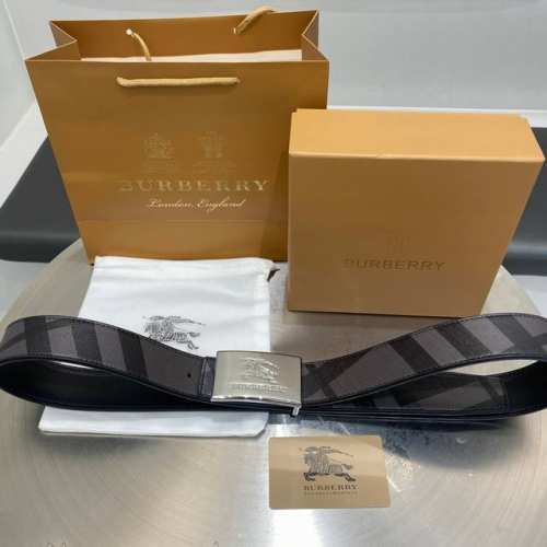 Burberry巴宝莉经典情侣款黑色格纹腰带精品奢华腰带！最近的爆款真的很多，我想说我推荐给大家的都是绝对爆款！！弄到好的东西必须第一时间给大家分享。包装专柜1