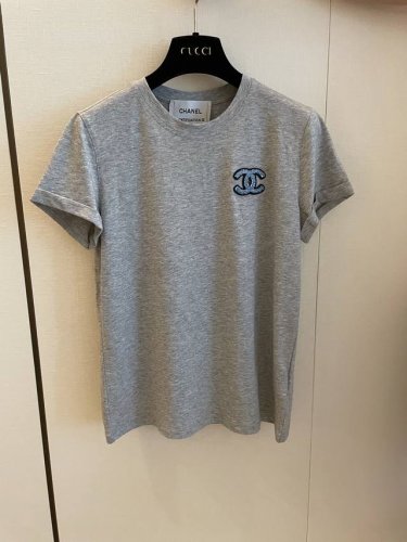 cc Chane新款短袖 面料采用莫代尔棉 贴身又柔软 上身凉感透气 运动日常穿着都可 时髦精们人手一件 尺码 Sml