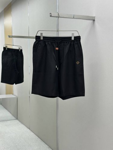lp 120Ss春夏新款短裤 美学的焕新诠释,演绎浓郁的格调型时尚风范,细节感和设计感强悍.经典品牌标识做为色彩搭配,演绎经典的品牌时尚,为整体造型增光添彩.进