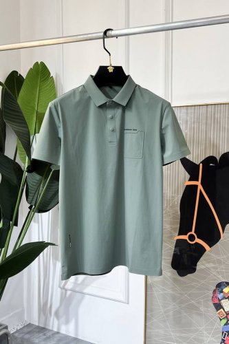 巴宝莉 2025Ss蛇年春夏新款polo领户外短袖系列。精选优质速干棉面料，时尚大牌元素Logo设计，上身版型超赞，面料细腻舒适透气，随意搭配都超级好看时尚型男