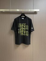 Moncler 2025Ss早春新款标识短袖T恤，定制尊享丝光密纺棉，Moncler标识印花，厚板印花，利用厚板印胶机，将设计图案转化为可印刷的模板，通过压力将