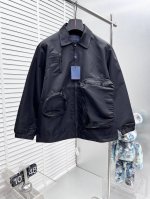 P390 1V* 2025Ss春季新款男士夹克外套，专柜定制面料 透气舒适度高，细节无可挑剔，品牌元素设计理念，体现高品质，手感细腻柔软 呈现休闲裁剪，上身版型