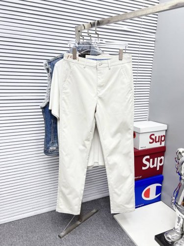 芬迪 新款来袭 2025春夏新款新品 专柜有售 实体店极品休闲裤专柜原版1:1好货 适合各个年龄段 市场最高版本的欧洲进口面料 舒适柔软亲肤 上身效果超级棒时尚