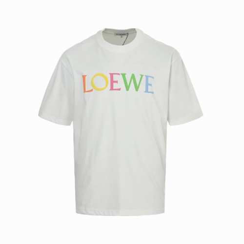 loewe 罗意威 彩虹字母印花短袖 罗家单品颜值当然是毋庸置疑的出色 搭配情侣款出街绝对吸引眼球 时髦 轻松有格调 氛围感一下子拉满 采用%纯棉面料材质 柔软
