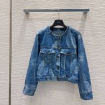 Fend* 2025Ss新款 高版出品~超时髦新款丹宁牛仔 酵洗个性色调上身又酷又飒爽 采用定制高品质斜纹棉质水洗牛仔面料，纹理细腻，棉感自然，既有筋骨感又不失