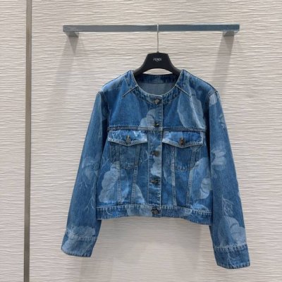 Fend* 2025Ss新款 高版出品~超时髦新款丹宁牛仔 酵洗个性色调上身又酷又飒爽 采用定制高品质斜纹棉质水洗牛仔面料，纹理细腻，棉感自然，既有筋骨感又不失