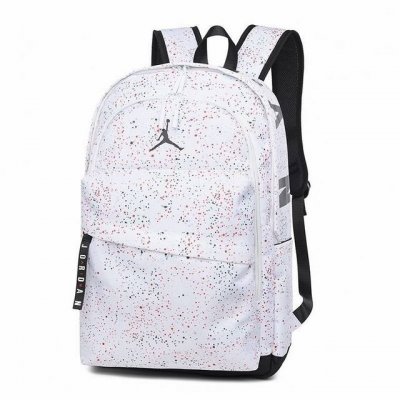 上新 款号 2429款 产品名称 高版本大号耐克Aj满天星双肩包 尺寸 55*31*18Cm jordan 经典白色满天星背包 低调中的个性宣言 这款白色Jor