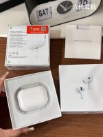 airpods苹果正品六代蓝牙耳机 今年最值得购买的耳机莫过于Airpodspro六代耳机 今年的升级版 1.降噪功能更强带上去更安静 2.音质更宽更广 3.耳