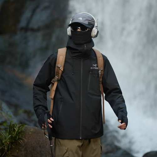 Arc'teryx始祖鸟日系户外斜拉链登山服冲锋衣夹克外套，男女同款，防风连帽衫柔软舒适，强劲防风，简洁设计，经典印花Logo，透气、抗静电功能，能够应付格子恶