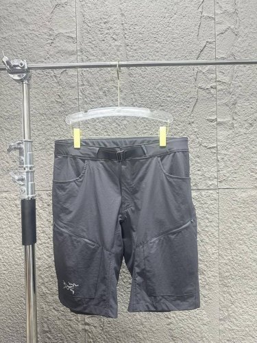 arc'teryx 始祖鸟2025Ss夏季新品户外运动短裤 搭配口袋简约字母印花Logo设计图案 全套定制辅料 时尚个性 经典百搭男女同款 颜色 黑色 灰色 卡