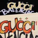 古驰Gucci 新款春夏联名巴黎世家双品牌Logo印花休闲百搭情侣款短袖T恤 穿上就是舒适自在 减龄又显瘦的存在 慵懒而随性 结合干净简单的色系就特别耐看 适合