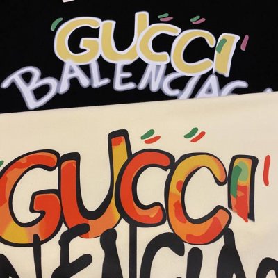 古驰Gucci 新款春夏联名巴黎世家双品牌Logo印花休闲百搭情侣款短袖T恤 穿上就是舒适自在 减龄又显瘦的存在 慵懒而随性 结合干净简单的色系就特别耐看 适合