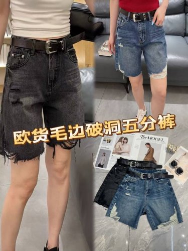 时尚必备欧货毛边破洞五分裤。个性破洞设计，打破常规，释放不羁态度；毛边细节，增添随性洒脱感。无论是搭配简约短上衣，还是休闲T恤，都能轻松打造出街头潮流范。高腰版