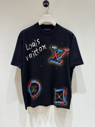 新品 T9- V登家族男士高端时装款圆领印花短袖T恤，香港洋行渠道货，高奢品鉴白金级单品，25年春夏新品，经典人气单品！ 客供埃及进口顶级面料，甄选尼罗河区域光