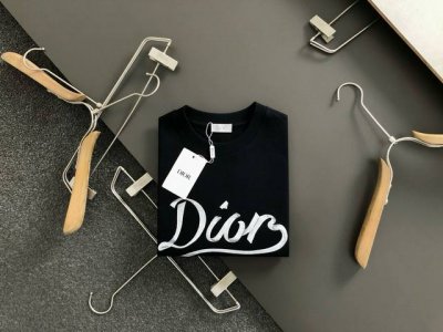 dir*合身版型M-Xxxl 25早春最新字母立体刺绣重磅短袖，高端品质专柜原单圆领短袖，顶级制作工艺进口面料，专柜款独特设计，采用进口高端订制进口丝线手感一流