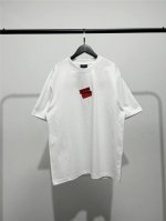 巴黎世家 Balenciaga男女同款胸前背后经典胶带刺绣短袖T恤！此款尺码偏大，最小Xs穿到 斤左右！最大穿到200多斤！巴黎胶条字母刺绣短袖！ 巴黎世家Ba