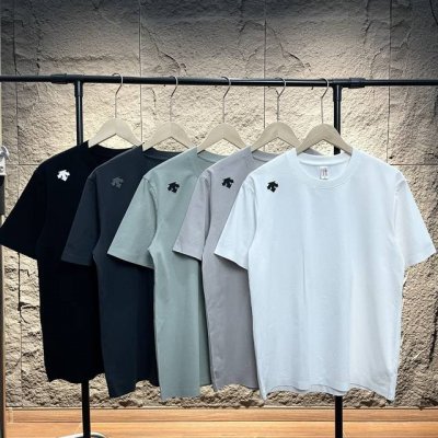 迪桑特 Descente 经典基础3D立体Logo无痕压胶吸湿排汗短袖T恤 男女同款 裸感科技T恤 ，进口液氨棉造就殿堂级穿着体验，手感细腻柔顺清爽舒适！穿上就