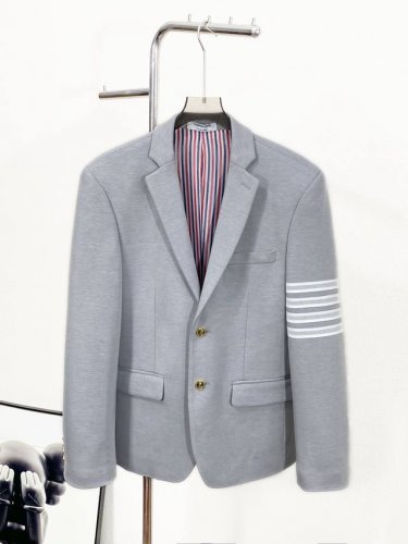 Tu 新品 Tb新款经典三粒扣时尚羊毛单西，男女同款经典色织四条杠标识休闲翻领西服外套！贸易公司渠道！Tb口碑渠道订单稀出，你不容错过的渠道狠货，各种细节做工都