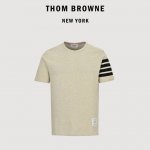 Thombrowne 汤姆布朗 Tb 经典四杠 圆领短袖 Tb经典版型，男女皆宜，面料为定染双纱珠地纯棉材质 定制周期20天，透气性绝佳 手感软糯，，拼接工艺使