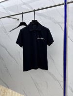 LV*路易威登 春夏新款男士标识短袖polo衫 延续经典商务休闲翻领polo恤.该款polo衫采用丝光双面棉质珠地面料制成 隽永设计可跨越时尚潮流 经典款型 品