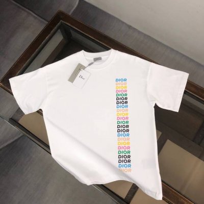 Dior 24Ss夏季新款圆领短袖T恤！270克重磅高端纯棉面料，手感质感都极完美！修身裁剪设计干净利落！时尚又好看！走线做工非常精致！版型效果超赞！而且透气性