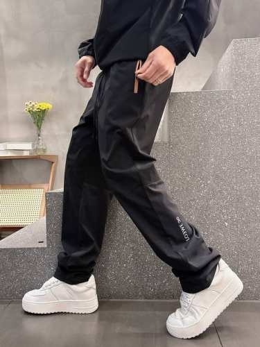 裤子96090 Lewe合作款套装 季度：2025春夏 尺码：M-4Xl 版型：宽松版型 工艺： 前幅后幅工艺做高温切烫工艺 速干料子 简约时尚