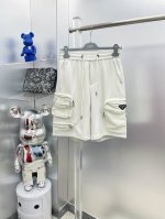 pra*普拉达 25Ss夏季新款工装口袋字母Logo徽标短裤 M 面料柔软舒适 搭配Logo字母 手感舒适上身挺括有型 码数：M-3Xl