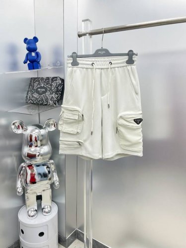 pra*普拉达 25Ss夏季新款工装口袋字母Logo徽标短裤 M 面料柔软舒适 搭配Logo字母 手感舒适上身挺括有型 码数：M-3Xl