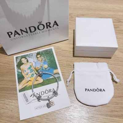 pandora 潘多拉 镂空爱心手链 复刻版 潘多拉情人节新款！镂空爱心镶一圈小钻 闪闪Bringbring简约的设计风格使其适合各种场合佩戴，无论是日常生活还