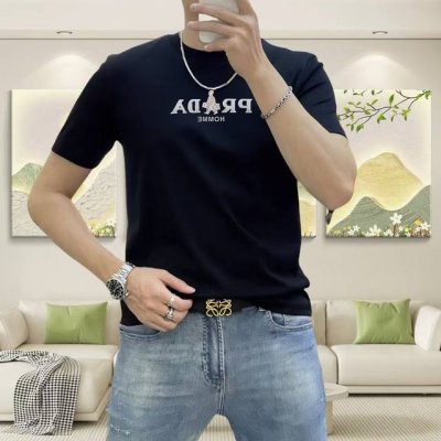 ada 普拉哒2025春夏新款原单男士圆领短袖T恤 高端定制 时尚百搭 柜台同步售卖 立体印胶字母Logo图案设计 客供定制进口天丝液氨棉面料，穿着亲肤舒适 面