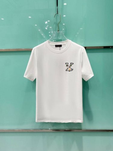 Lv家 2025Ss新款首发专柜最新款短袖圆领T恤 高端订制 设计前卫时尚 品牌Logo重工艺手绘设计 高端定制250克面料.手感柔软.穿着舒适.专柜级别精致车