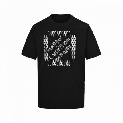 Louis Vuitton 路易威登 24Ss 串珠字母刺绣短袖 棉平纹织物具有良好的透气性，能够保持干爽舒适 胸前呈现珠饰刺绣与立体平绣结合图案珠饰刺绣是一种