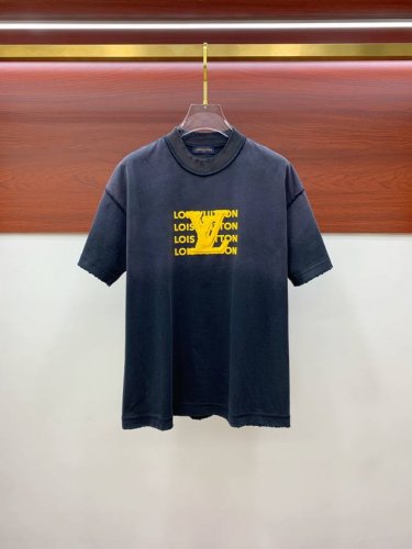 lv2025Ss新款经典圆领短袖，时尚百搭经典元素打造精致工艺专柜面料，顶级元素融合打造，经典短袖3标齐全，潮男时尚，无论是上身舒适度还是都是无可比拟的存在，男