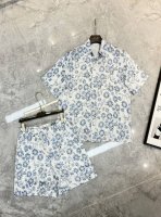 上衣 裤子 Dior25春夏新品，这款衬衫来自Dio And Hylton Nel 联名系列，采用真丝印花面料，深海贝壳扣子，三标齐全，做工精细，可搭配该限定系