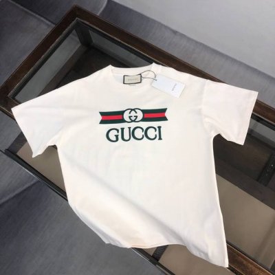 GUCCI 古驰 24最新款织带刺绣logo短袖T恤～面料上身舒适透气，不僵硬，修身的剪裁，采用高定定制纯棉面料！上身舒适有型，内搭单穿都完全没问题，时尚潮人必