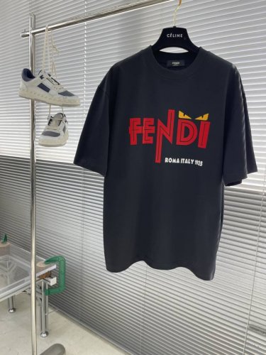 Fend 2025新款原单男士休闲打底短袖T恤！时尚百搭爆款宽松版型 进口双股纯棉面料 螺纹袖口.领口衣摆 手感超柔软细腻 穿着亲肤舒适 高端精品 代工厂p精细