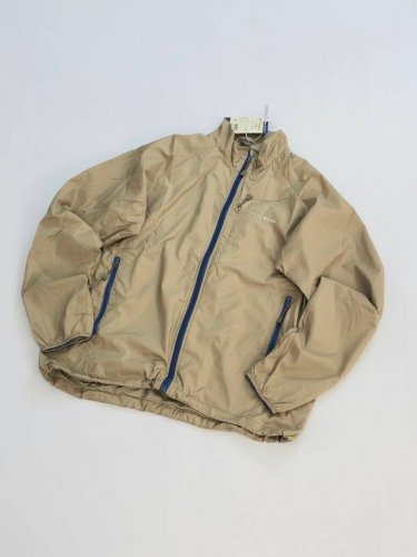 Montbell Light Shell 男士户外 通勤 吸汗防风夹克 40D锦纶塔夫绸表层面 防风防水耐候 网格内衬适合凉爽有风的天气徒步或者旅行冬季活动量比